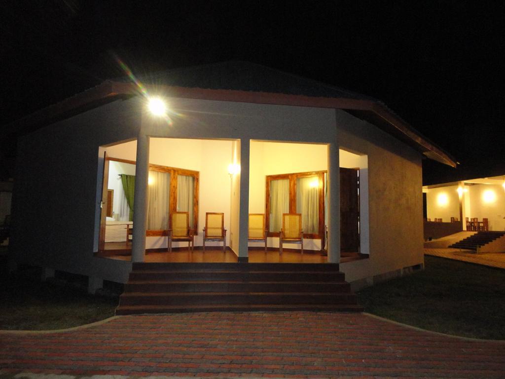 Naaval - Neithal Batticaloa Hotel Exterior photo