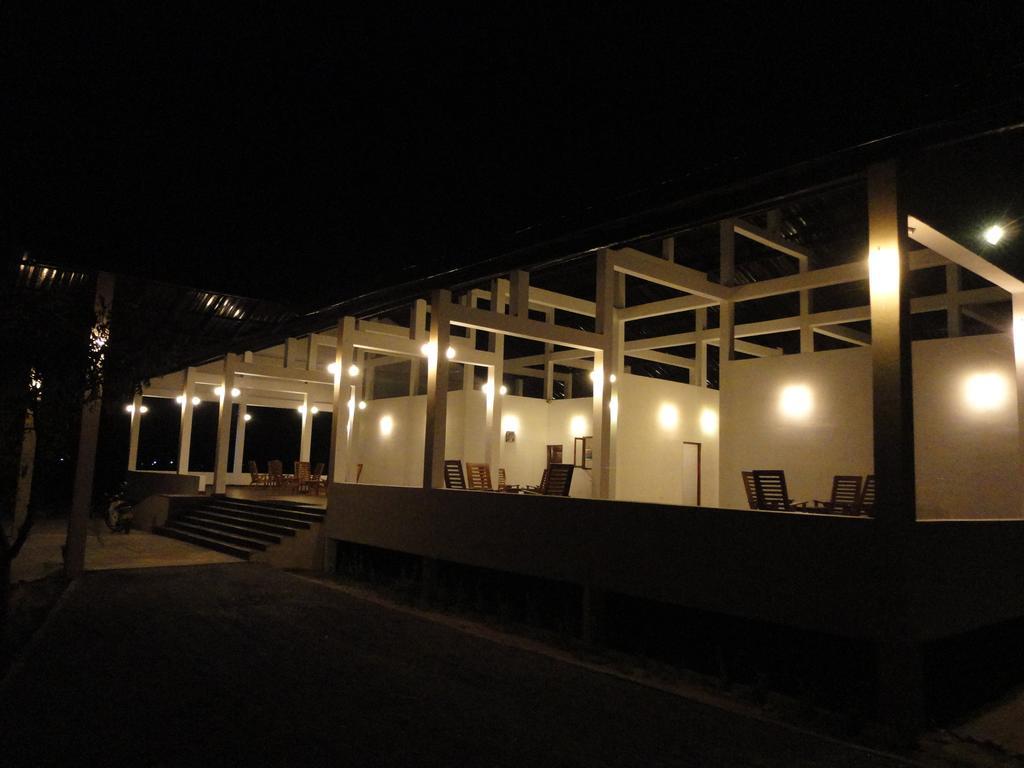 Naaval - Neithal Batticaloa Hotel Exterior photo