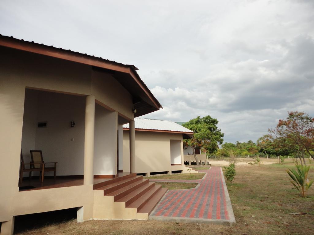 Naaval - Neithal Batticaloa Hotel Exterior photo