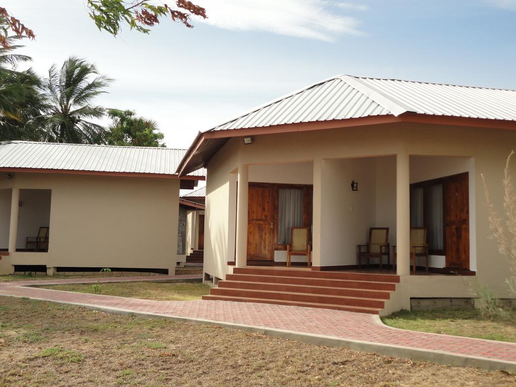 Naaval - Neithal Batticaloa Hotel Exterior photo