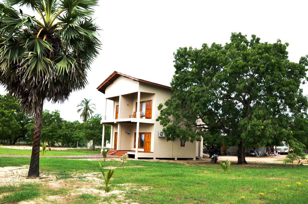 Naaval - Neithal Batticaloa Hotel Exterior photo