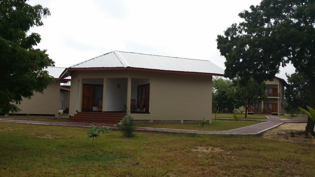 Naaval - Neithal Batticaloa Hotel Exterior photo