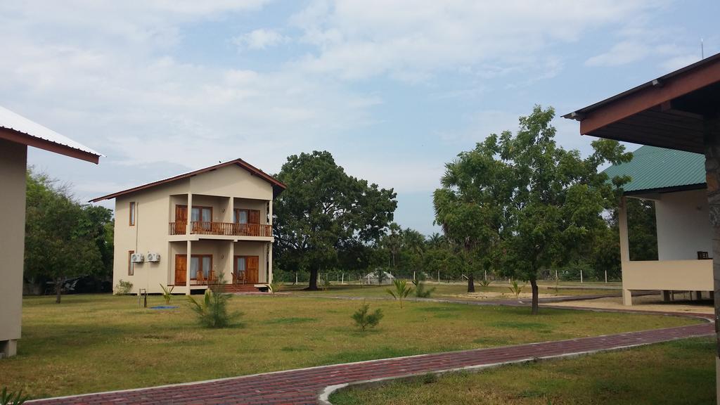 Naaval - Neithal Batticaloa Hotel Exterior photo