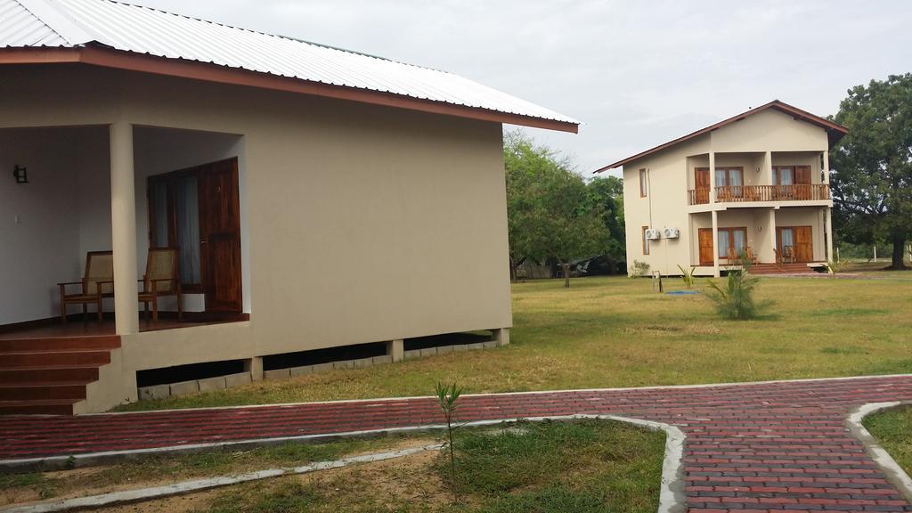 Naaval - Neithal Batticaloa Hotel Exterior photo