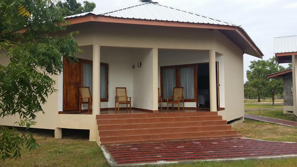 Naaval - Neithal Batticaloa Hotel Exterior photo