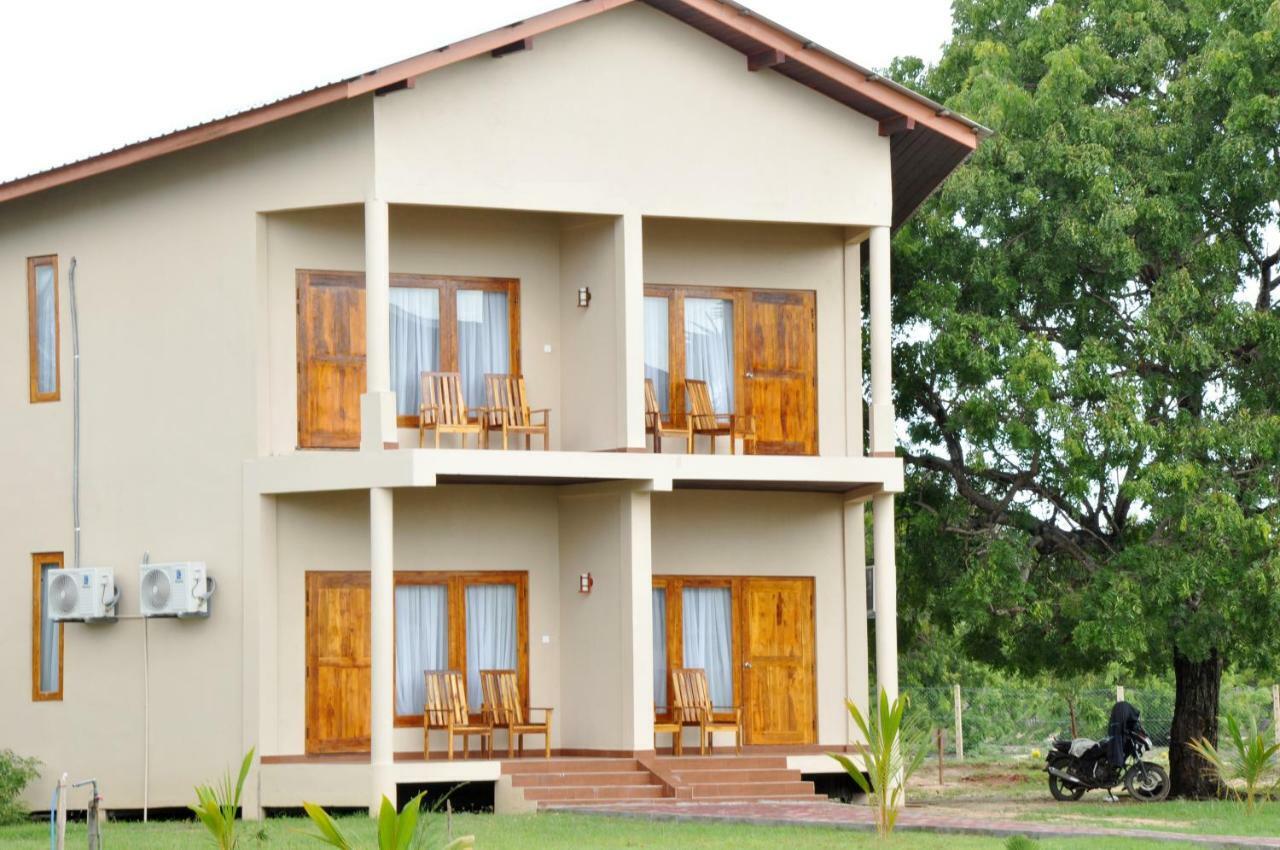 Naaval - Neithal Batticaloa Hotel Exterior photo